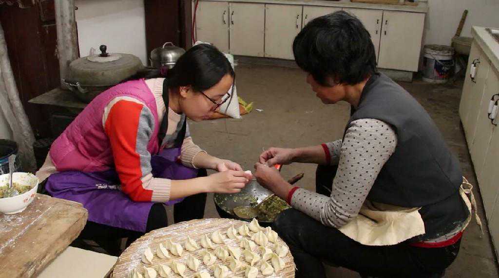 包好饺子，有人直接放冰箱有人先煮熟，都不对！教你正确做法