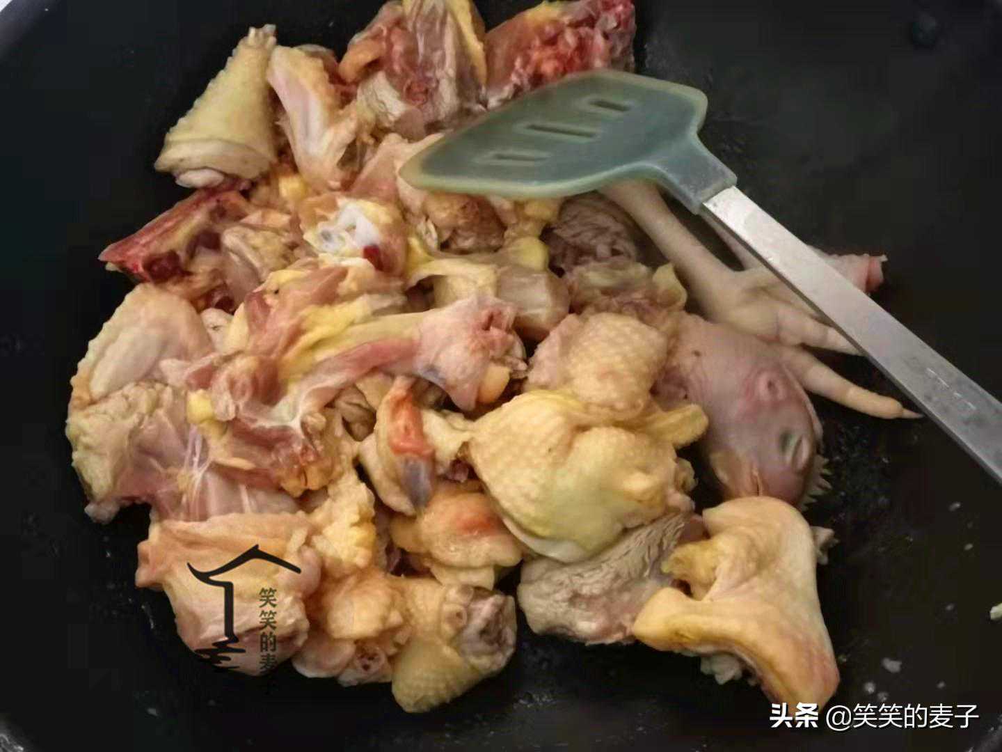 三黄鸡怎么做方便快捷又好吃？1瓶可乐3勺酱油搞定它，想失败都难