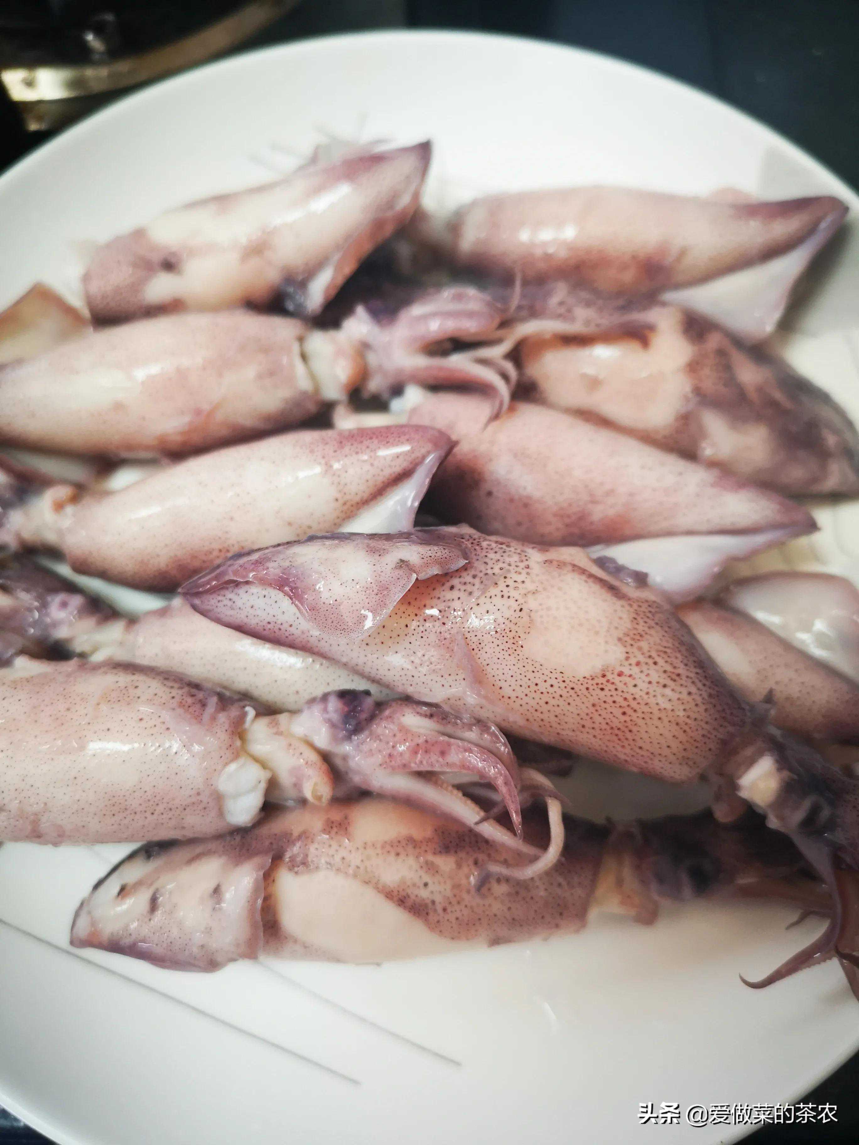 【我为过年加道菜】白灼鱿鱼筒，加多一道工序，去除涩味和腥味