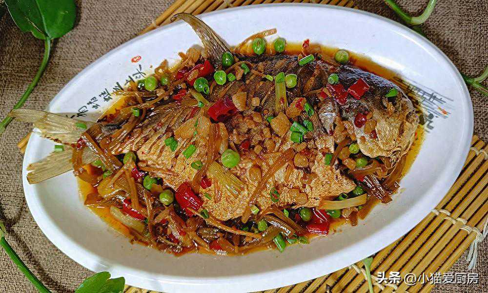 干烧鱼的正宗做法，今天用金鲳鱼来制作的，让你感受传统美食魅力