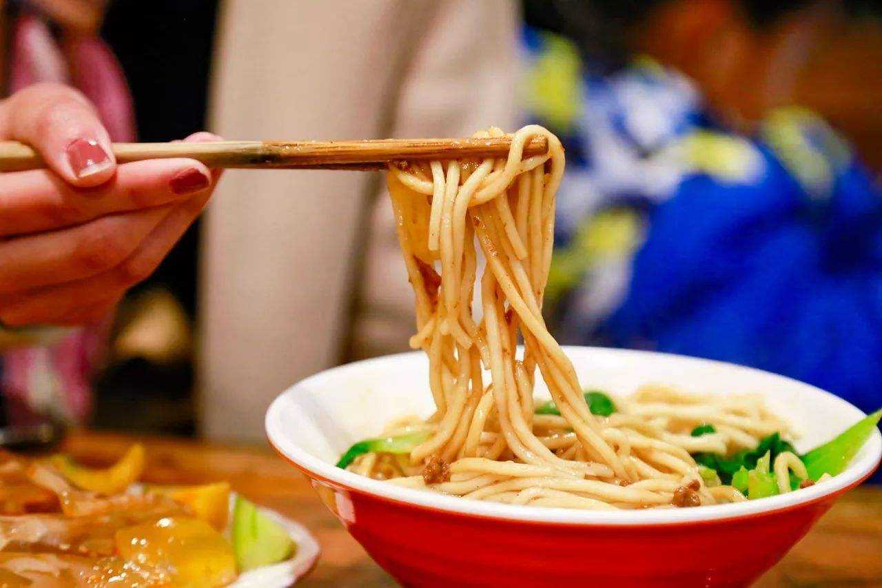素三鲜汤面，吃起来不油腻，非常有滋味，并且香气宜人