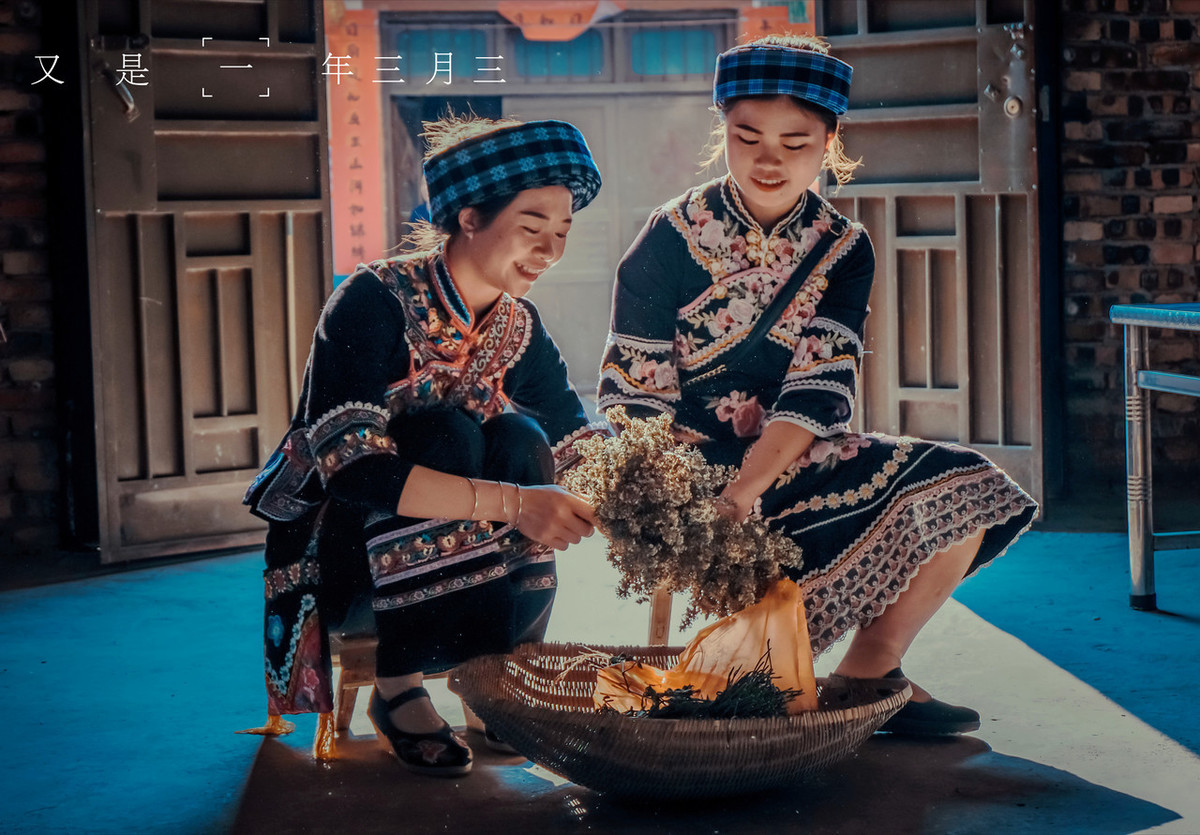 在云南，吃下一碗“五色饭”，春天和希望同时归回的滋味