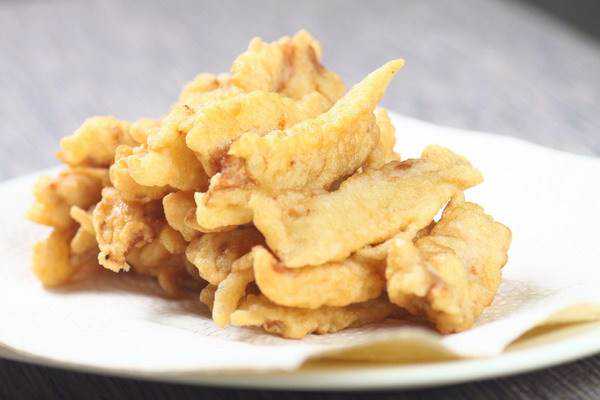 干炸里脊这样做里泽金黄，外皮酥焦，里脊鲜嫩，营养丰富