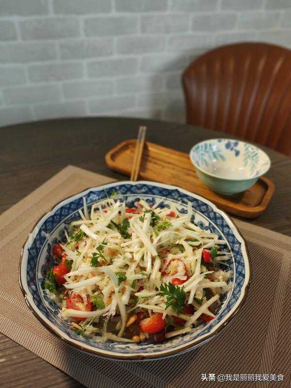 对面的女孩看过来，夏季凉拌菜上线，「凉拌青木瓜」清爽零负担