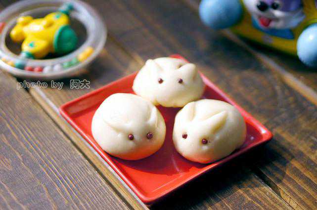 宝贝爱吃：白兔豆沙包