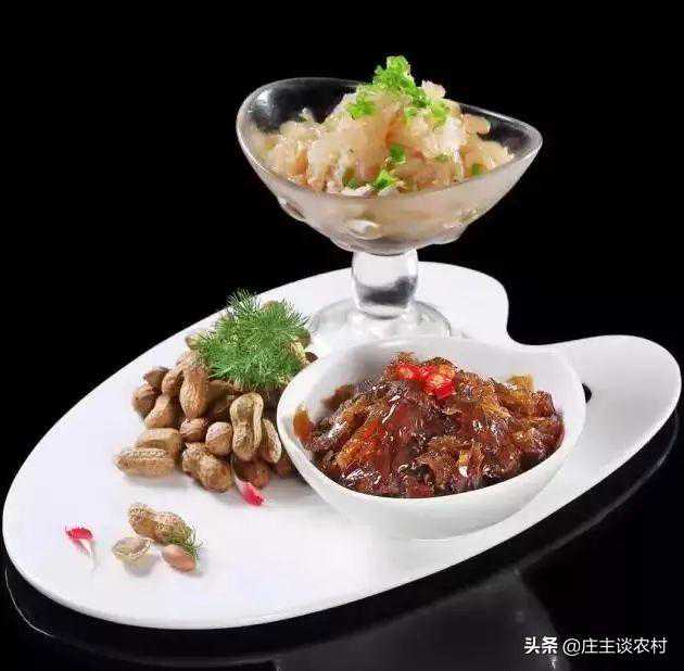 鸳鸯菜之一菜双味，双宿双飞，色泽艳丽，味道鲜美