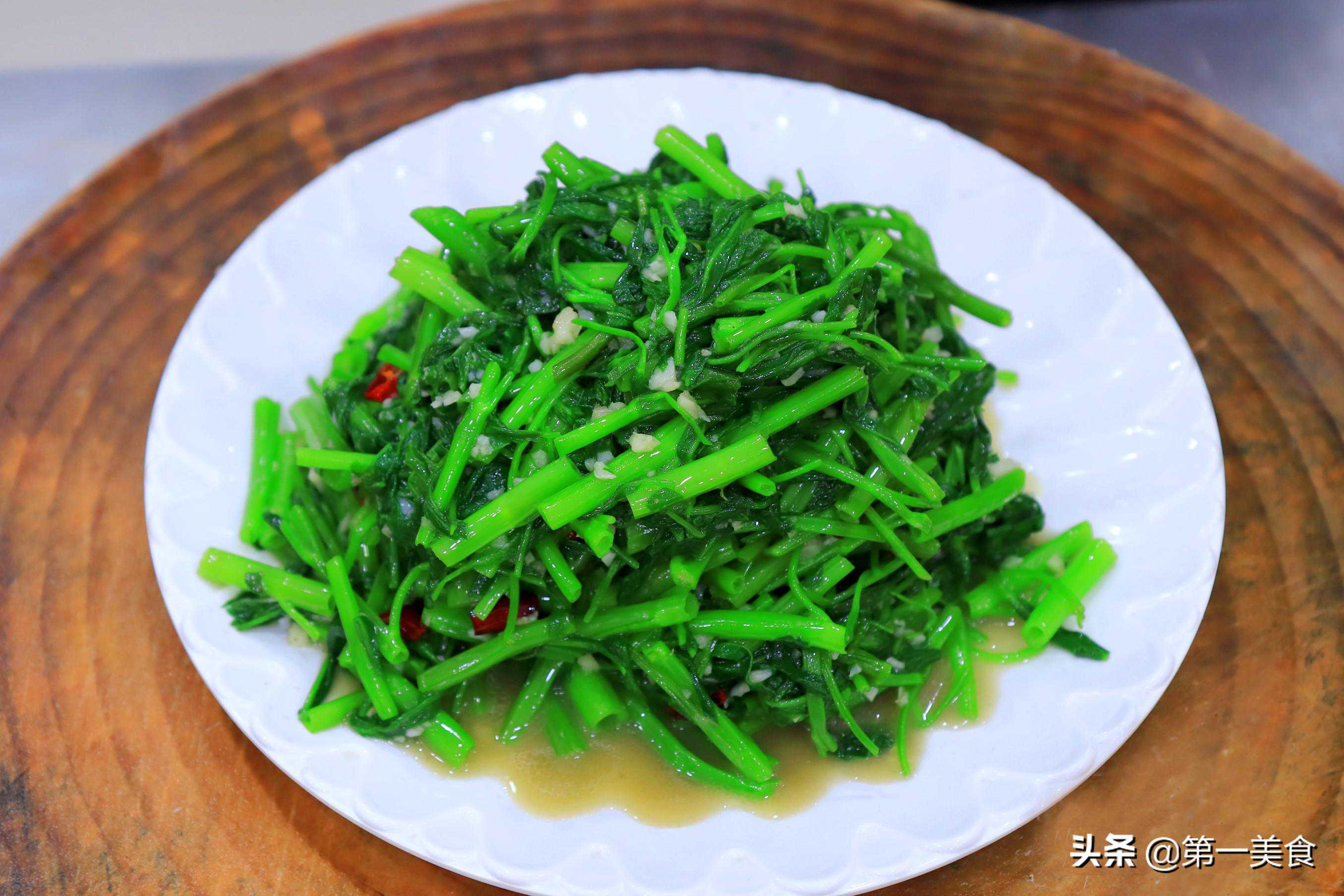 厨师长分享空心菜的简单吃法，脆嫩爽口不发黑，比吃肉菜还下饭