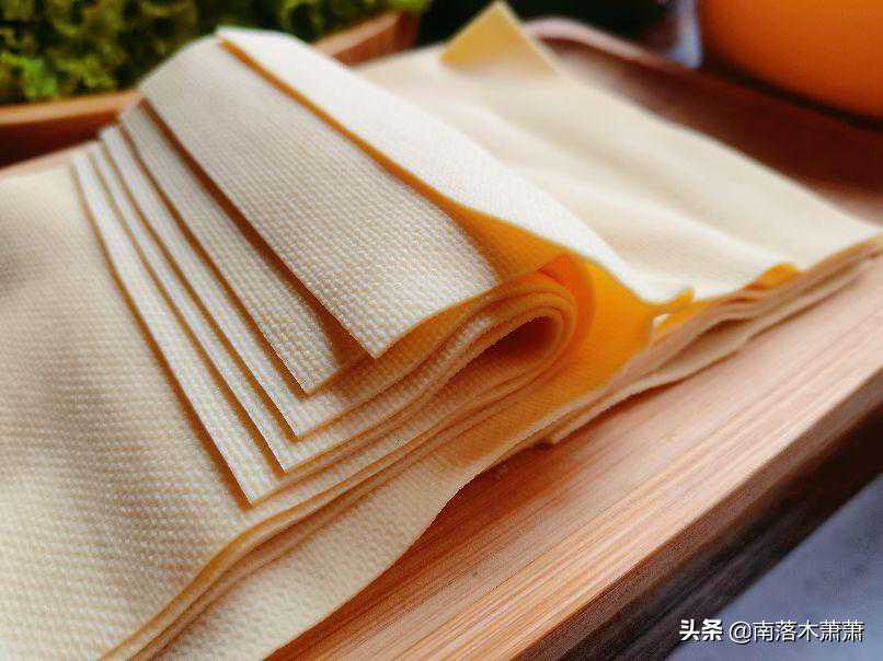 干豆腐包生菜卷鸡蛋酱，减脂营养味道好